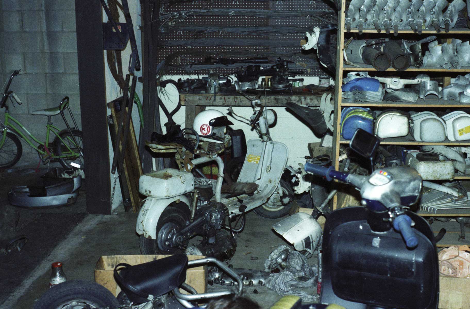 Check out those original Innocenti tool boxes, engine cases, and gray cables with inline oilers!